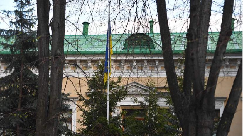 С посольства Украины в Москве взыскали новый штраф в 2,4 млн рублей за ЖКХ смотреть онлайн