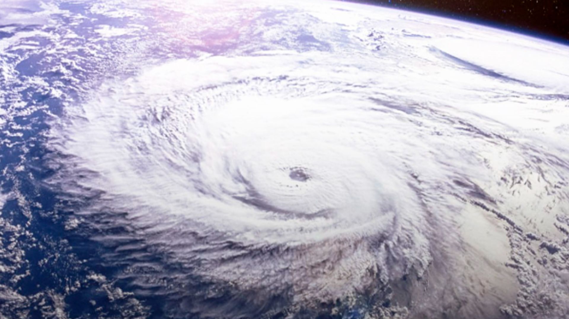 Европа во власти стихии: Последствия шторма «Кристин» и снежный апокалипсис смотреть онлайн