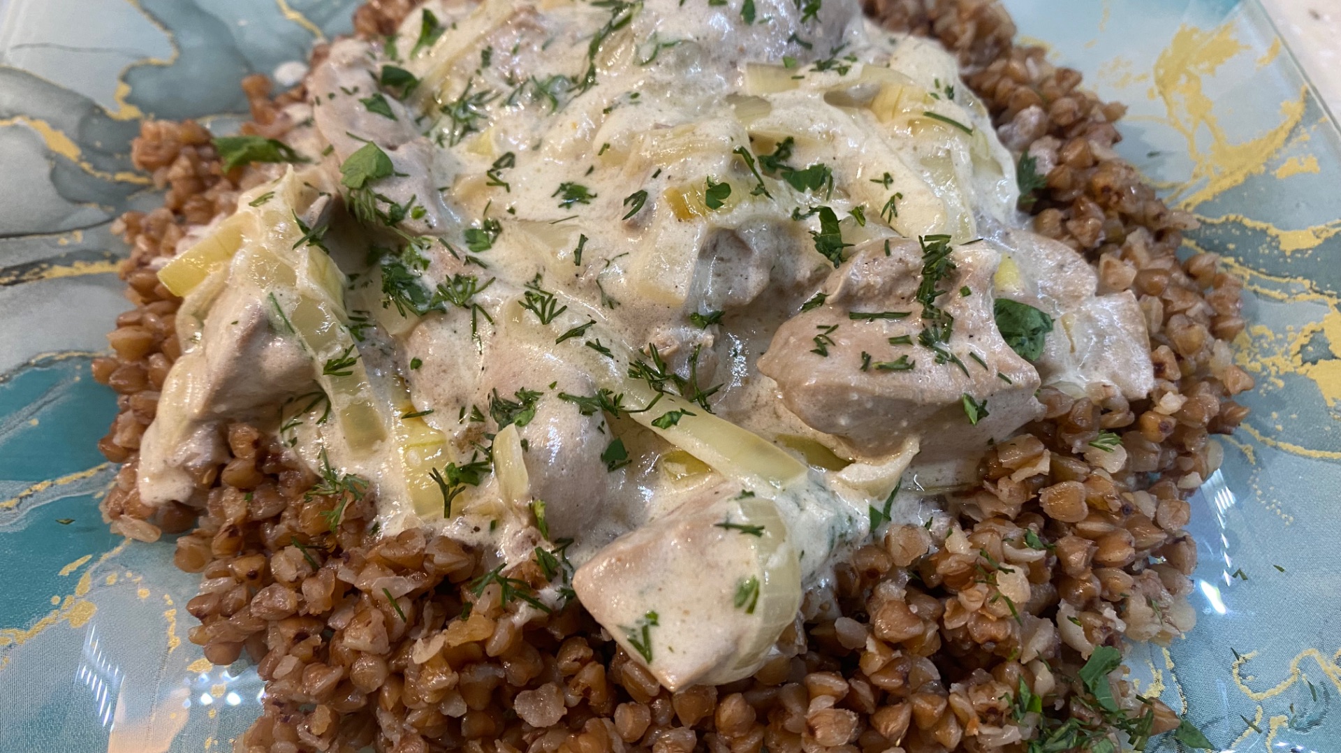 Утиная печень с луком в сметане смотреть онлайн