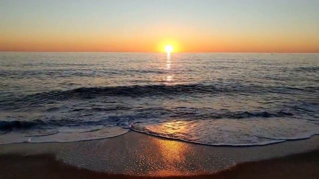 Море, красивый закат, шум морского прибоя для отдыха, сна и медитации смотреть онлайн