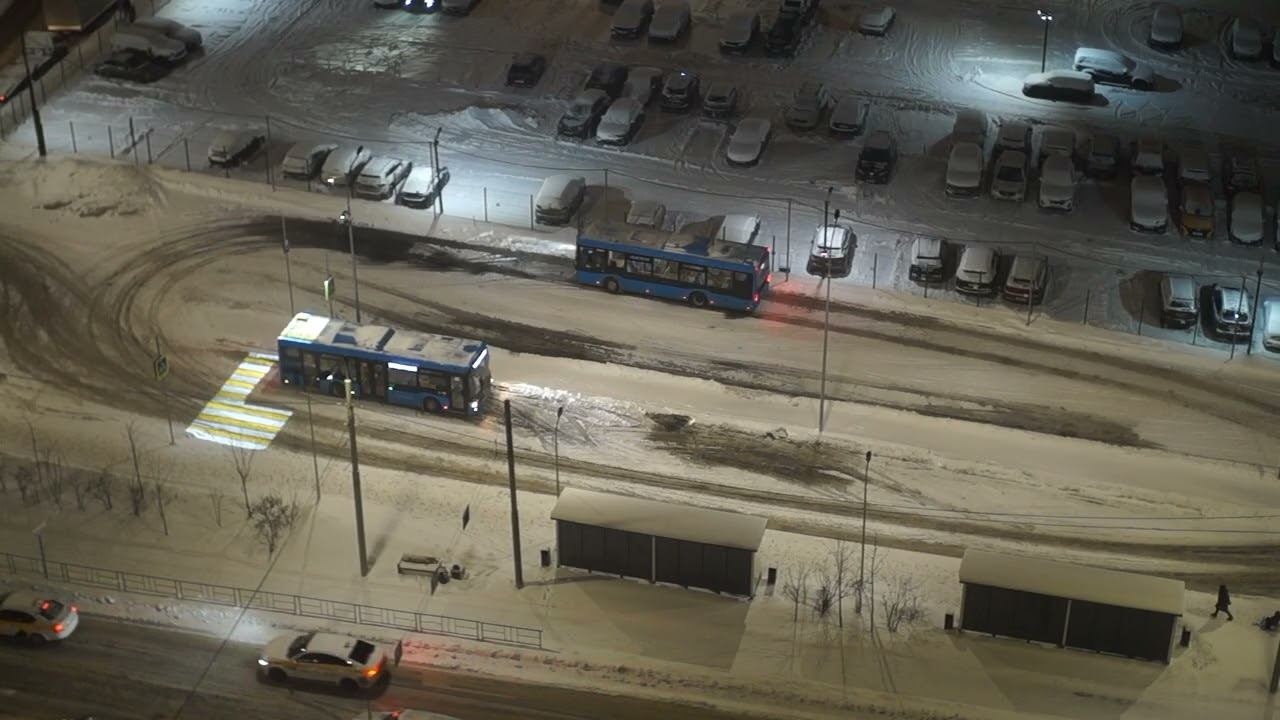 Ночной вид на Москву из окна  снег автобусы улица  Фон для работы сна  15 мин