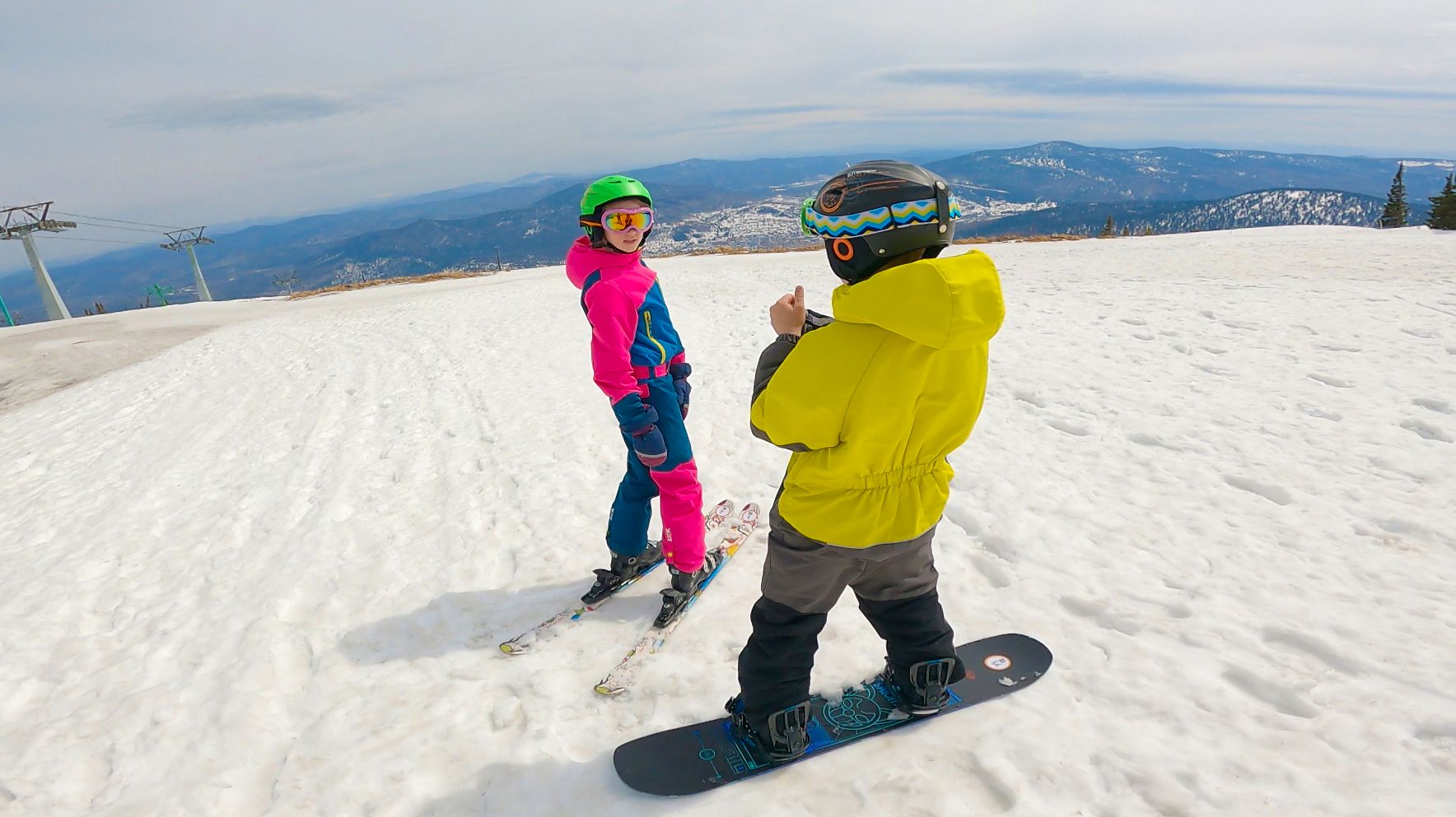 Диана и Даня отправились на лыжный курорт Шерегеш.