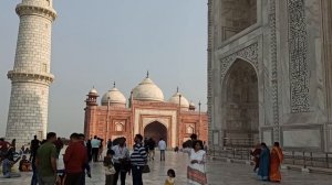 На берегу Ямуны такой шедевр!