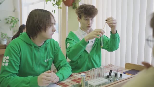 «Азотхимклассы» в Березниках готовят будущих инженеров для Верхнекамья смотреть онлайн