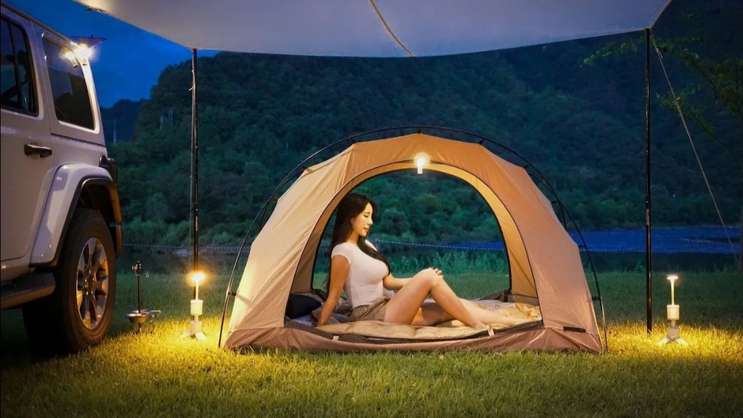 Уединённый кемпинг на живописном берегу реки. смотреть онлайн