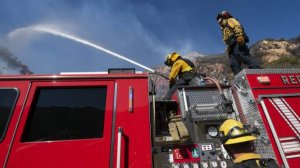 СМИ сообщили о крупном пожаре в коммерческом здании в Лос-Анджелесе