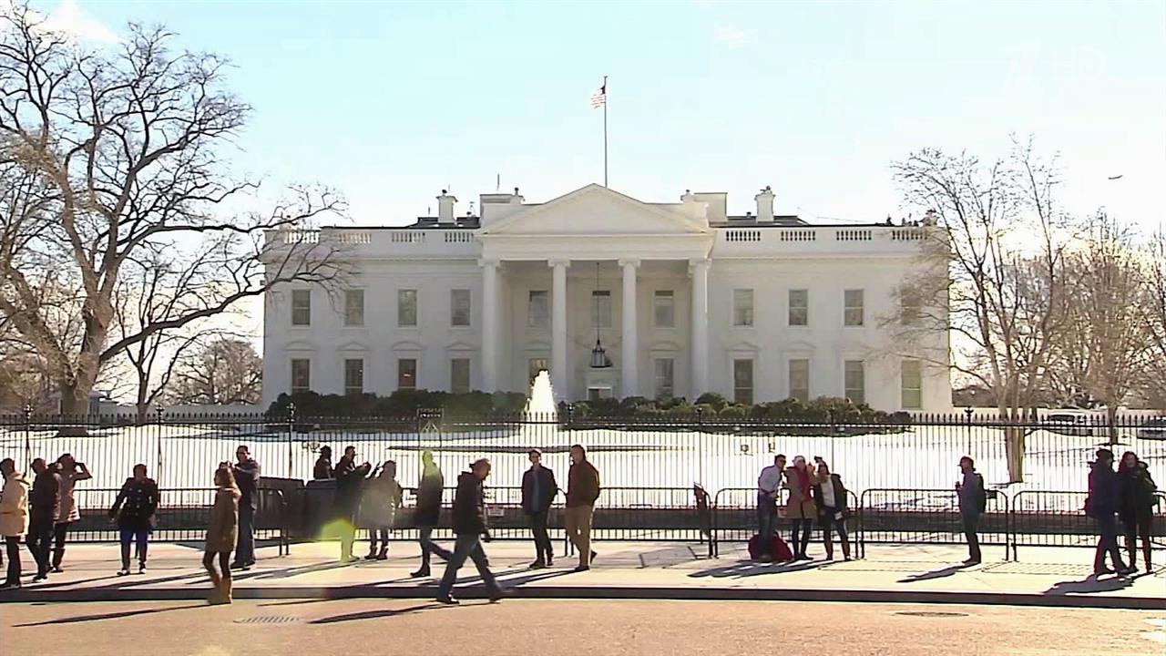 Несколько часов назад Дональд Трамп провел закрытый брифинг с представителями разведки. смотреть онлайн