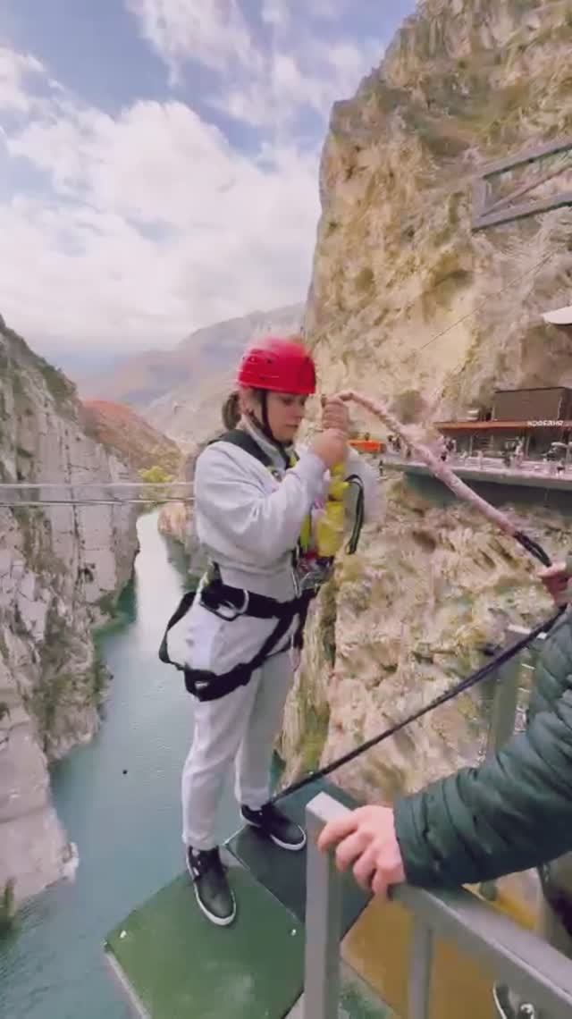 Прыжок в бездну: экстремальные прыжки в Сулакском каньоне моих детей. До сих пор боюсь смотреть смотреть онлайн