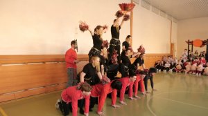 Спортзал педколледжа превратился в арену драйва, танцев и красоты национальных костюмов