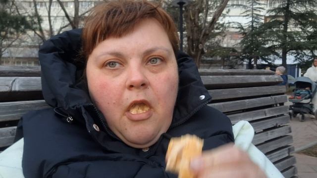 небольшой перекус выгнали из дома смотреть онлайн