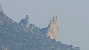 Вид на Караул-Оба (Крым) сзади со стороны пляжа в Весёлом и с горы "Папая-Кая" - 2