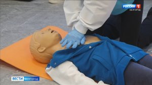 Школьники медклассов обучают белгородцев основам оказания первой медицинской помощи