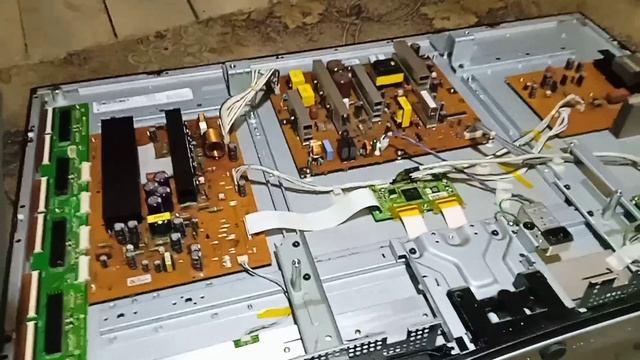 Разбор жк телевизоров. Платы, железо, цветной металл. смотреть онлайн