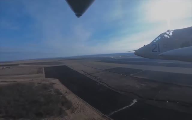 Уникальные кадры уничтожения самолёта ВСУ . смотреть онлайн