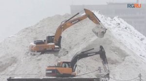 Снежная гора появилась недалеко от Савеловского вокзала в Москве