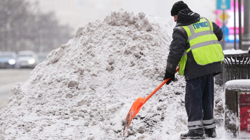 Машины в сугробах и километровые пробки: когда закончится снегопад в Москве смотреть онлайн
