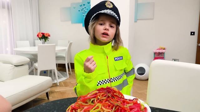 Катя играет с Максом и папой смотреть онлайн