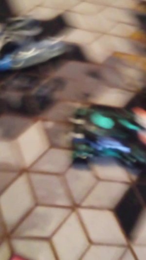 смотрим за младшей сестрёнкой