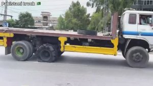 Пакистан Сильный взрыв шины на дорог Ремонт чудовищного взрыва шины Взрыв шины гигантского грузовика