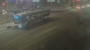 В Омске троллейбус сбил школьника на переходе