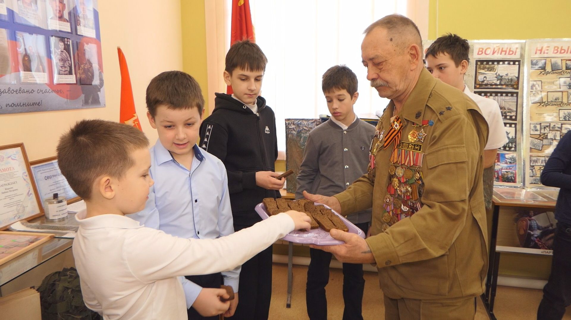 Акция «Блокадный хлеб» в школе п. Кинельский смотреть онлайн