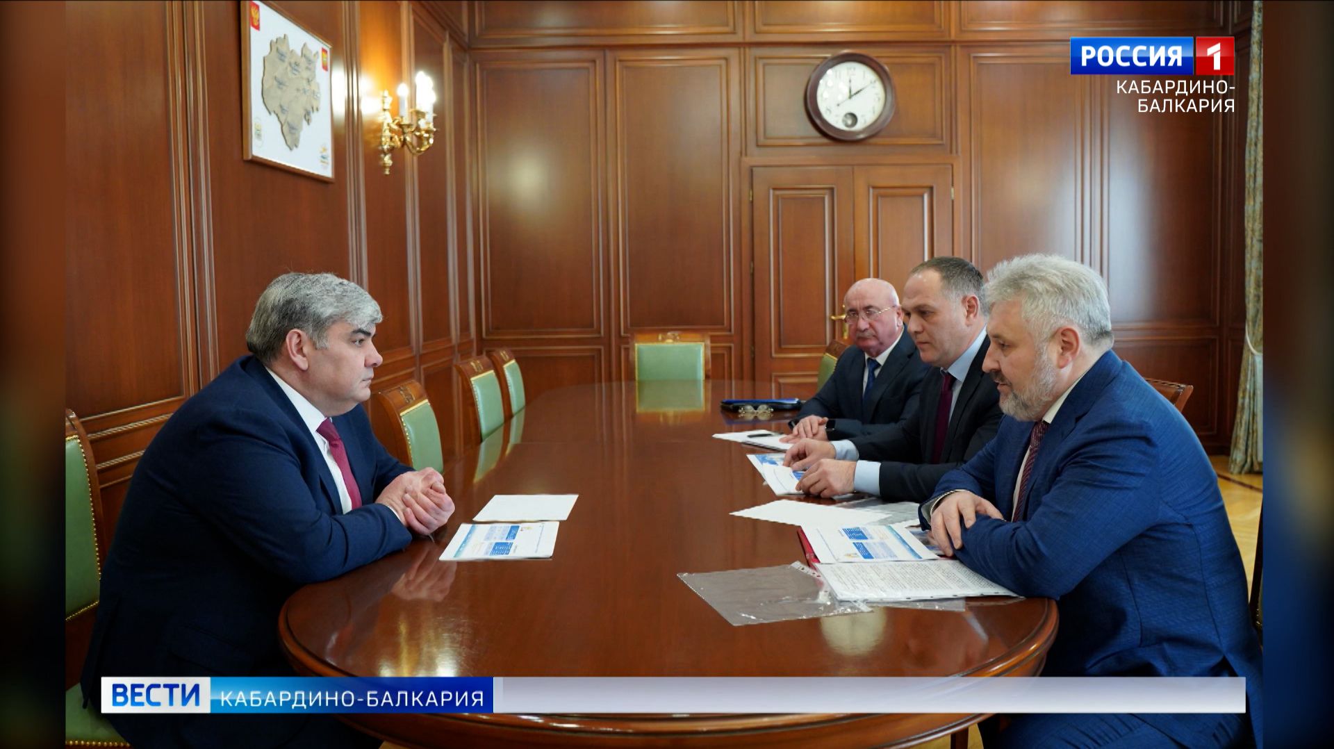 Глава КБР Казбек Коков провел рабочую встречу с представителями Росреестра и «Роскадастра» смотреть онлайн