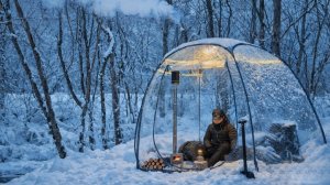 Кемпинг зимой в прозрачной отапливаемой палатке.