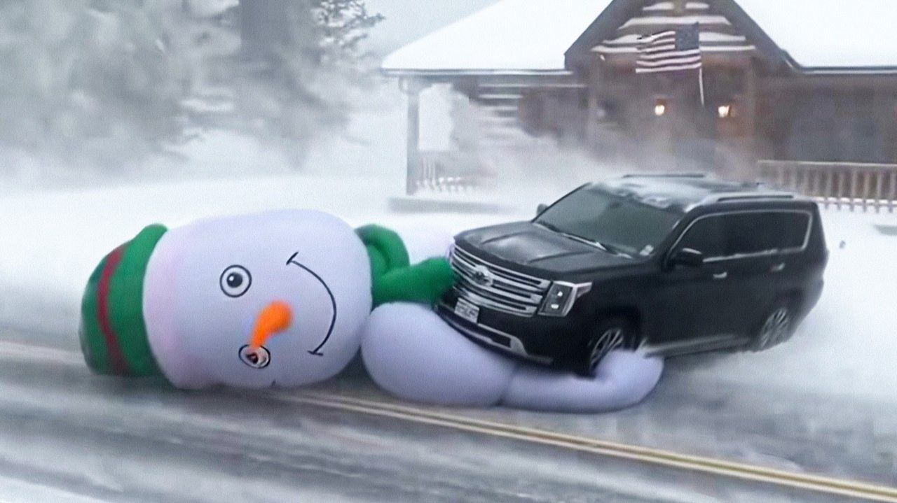 САМЫЕ СМЕШНЫЕ НОВОГОДНИЕ НЕУДАЧИ, СНЯТЫЕ НА КАМЕРУ смотреть онлайн