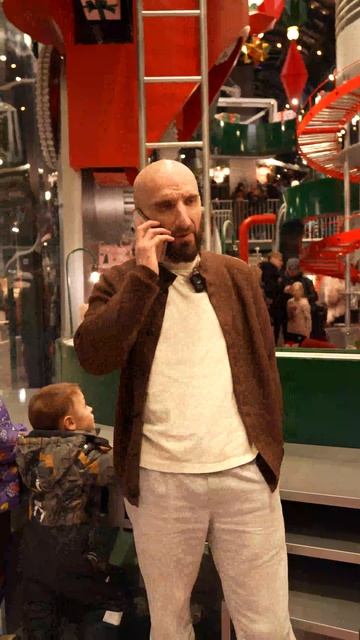 Омар и конвейер подарков | Омар в Большом городе #омар #омарвбольшомгороде #омаралибутаев смотреть онлайн