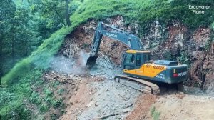Невероятные навыки экскаватора при строительстве экстремальных и рискованных горных дорог