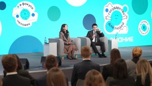 МИХАИЛ КОТЮКОВ ВСТРЕТИЛСЯ С МОЛОДЫМИ ГОССЛУЖАЩИМИ КРАЯ