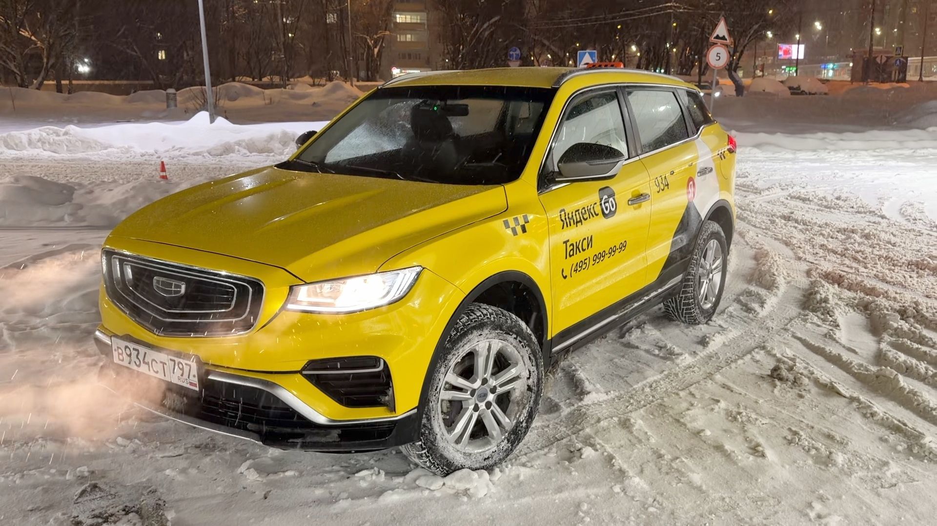 Такси в Январе - Мощный снегопад и пробки смотреть онлайн