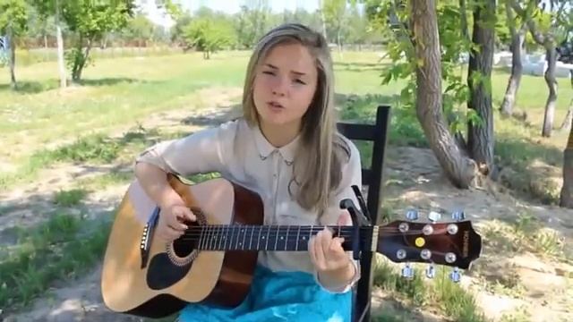Очень милая девушка красиво поет дворовую песню под гитару [get.gt] смотреть онлайн