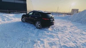 Проверка экспертом десятилетнего Infiniti QX70 перед покупкой