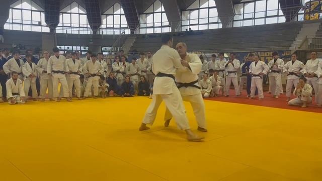 Lezione tecnica Ko Uchi Gari in movimento (1) смотреть онлайн