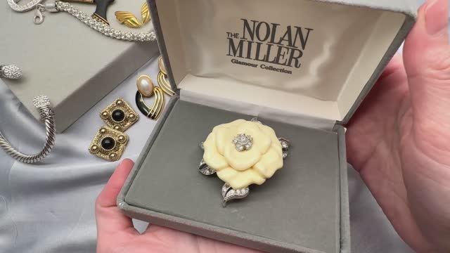 16. РАСПАКОВКА Винтажной бижутерии. Nolan Miller, Ervin Pearl, Anne Klein,GUESS и др. смотреть онлайн
