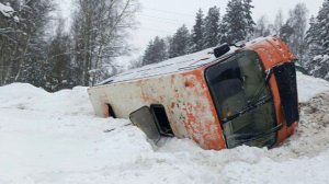 Автобус с пассажирами перевернулся на трассе в Нижегородской области