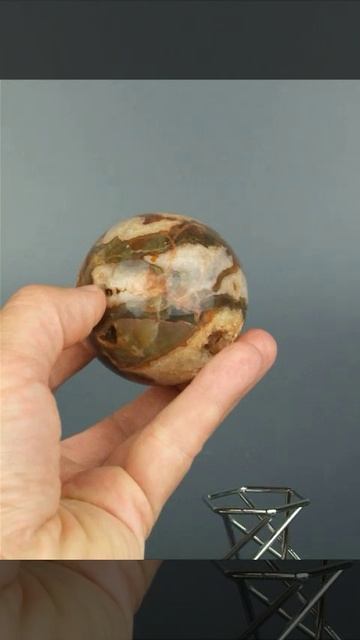 Шар из натурального агата с кристаллами кварца 1149 смотреть онлайн