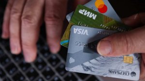 Россиянам рассказали, за какие слова банки могут блокировать переводы