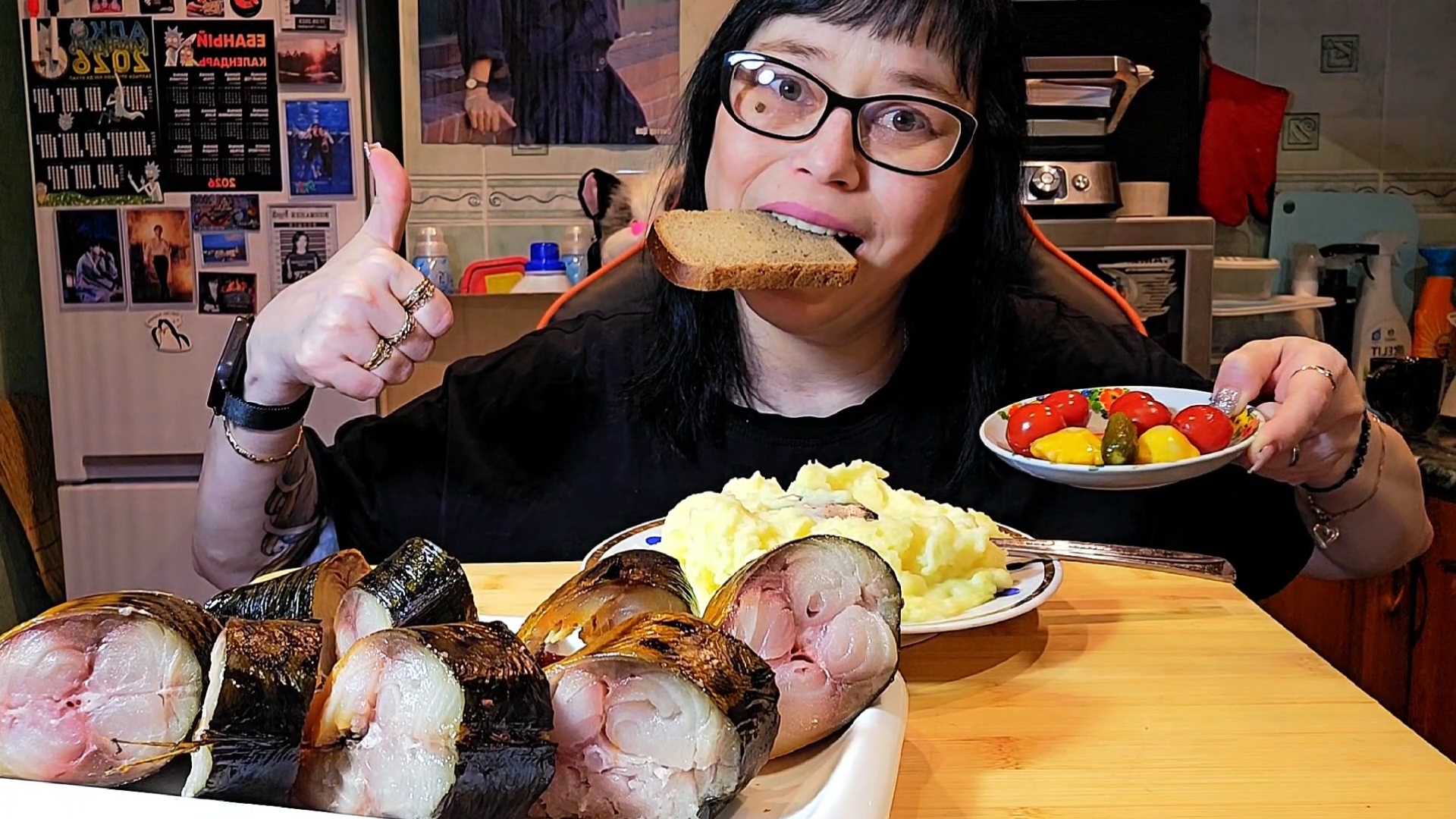 Мукбанг | Копчёная скумбрия с пюре | Обжор Асмр смотреть онлайн