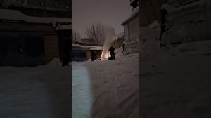 Снегоуборщик Honda hss655 в работе. 15 минут и кучи нет.