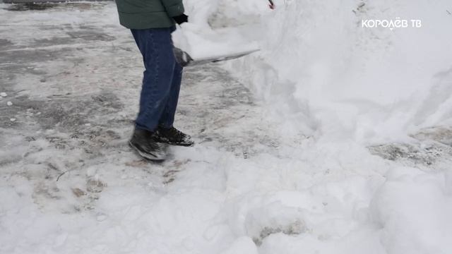 Общее дело: молодёжь Королёва присоединилась к расчистке города от снега смотреть онлайн
