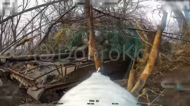 Удары FPV-дронами по САУ 2С3 'Акация' Всу в районе н.п Малиновка 💥🇷🇺👊 смотреть онлайн