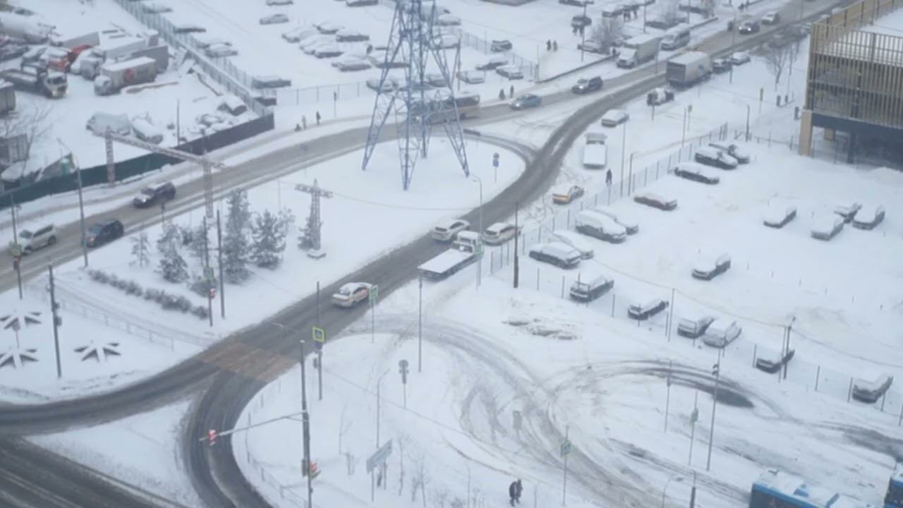 Зимний вид на Москву из окна  перекрёсток снег машины  Фон для работы сна  15 мин