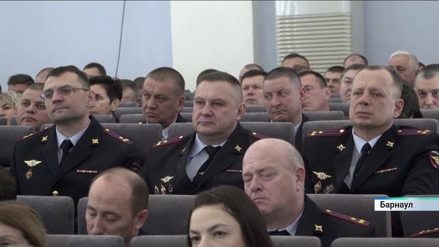 Итоги работы за 2025 год подвели в Главном управлении МВД России по Алтайскому краю смотреть онлайн