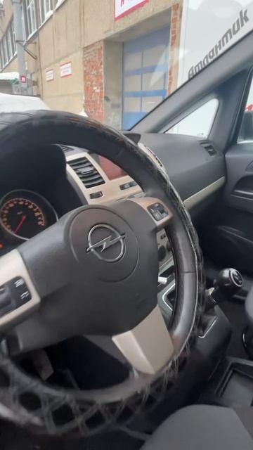 Обзор на Opel Zafira Компактвэн 1.8 MT 2008г смотреть онлайн