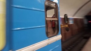 Метропоезд Новосибирска 81-717.5 борт№0030 делает остановку на станции Площадь Ленина г.Новосибирск.