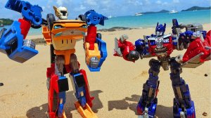 Трансформеры Битва РОБОТОВ! Тобот Тритан vs Трансформера Оптимуса Прайма Мультик для детей Игрушк