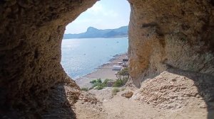 Антуражное место грот Эолова АРФА в Судаке на Чёрном море
