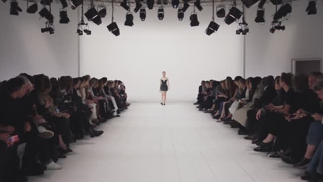 Показ женской коллекции GIVENCHY лето 2026 Показ женской коллекции GIVENCHY лето 2026